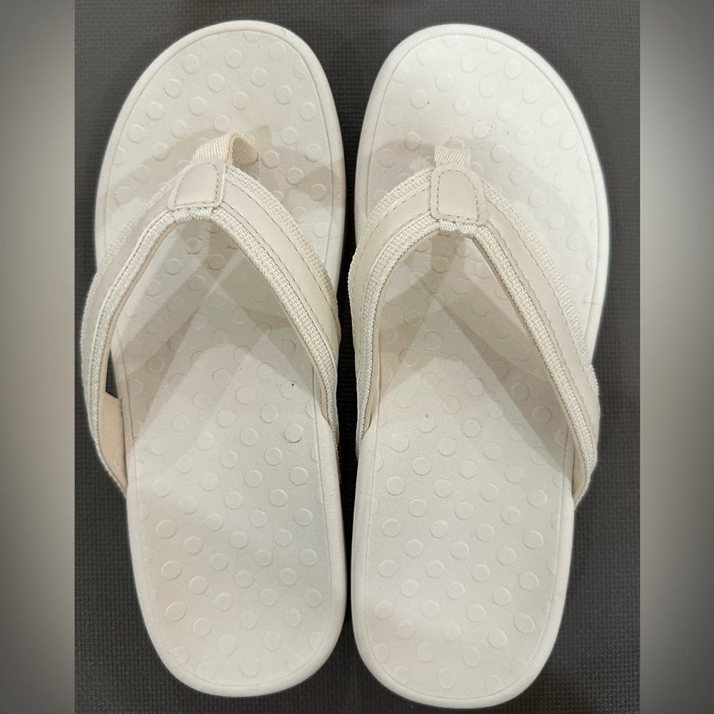 LLSOARSS Plantar Fasciitis arch support flip flops/ US 6 / cream / brown sole